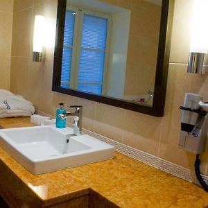 Suite Superior con Cama King en Edificio Anexo